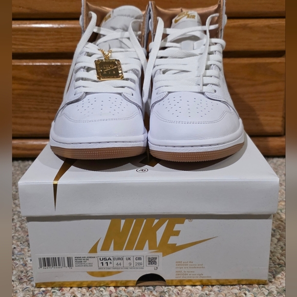 Nike Air Jordan 1 Retro High OG Metallic Gold Size Womens 11.5/ Mens 10 - Picture 3 of 6